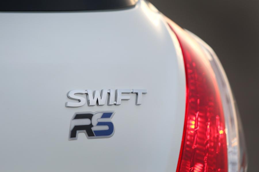 Логотип Suzuki Swift 1.2 RS 2017 года  (ZA) (фото 5 из 7)